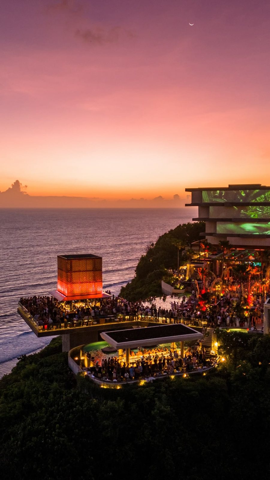 Savaya beach club at sunset near Sĕni